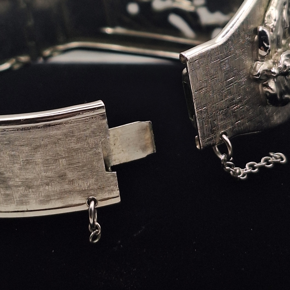 💚Whiting & Davis Silver-Tone Green Foiled Glass Hinged Bracelet *repair* - Picture 6 of 11